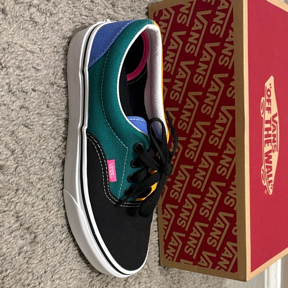 Vans Black and Green Sneakers with Blue Accents - Picture 4 of 5